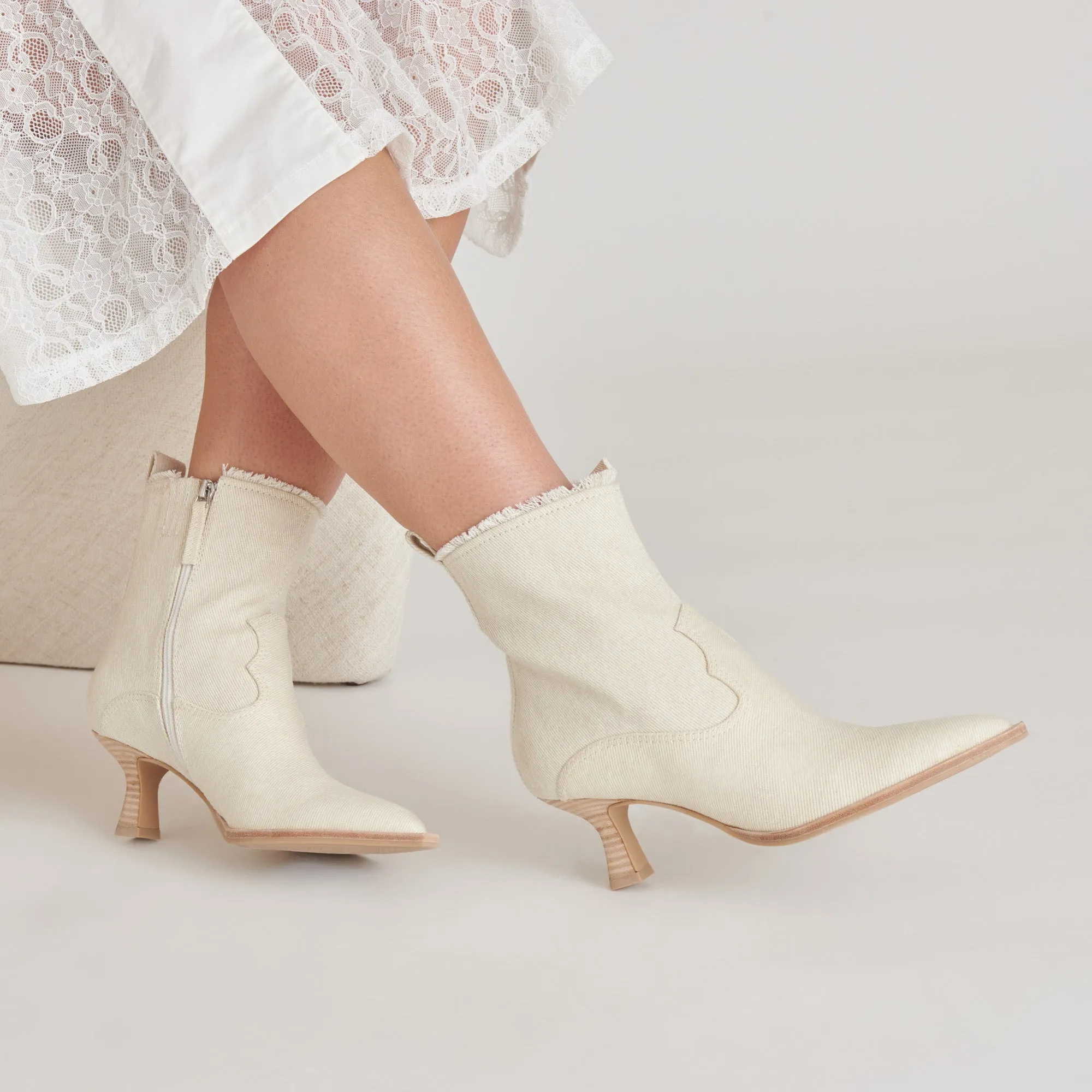 AUSTIN BOOTS IVORY DENIM