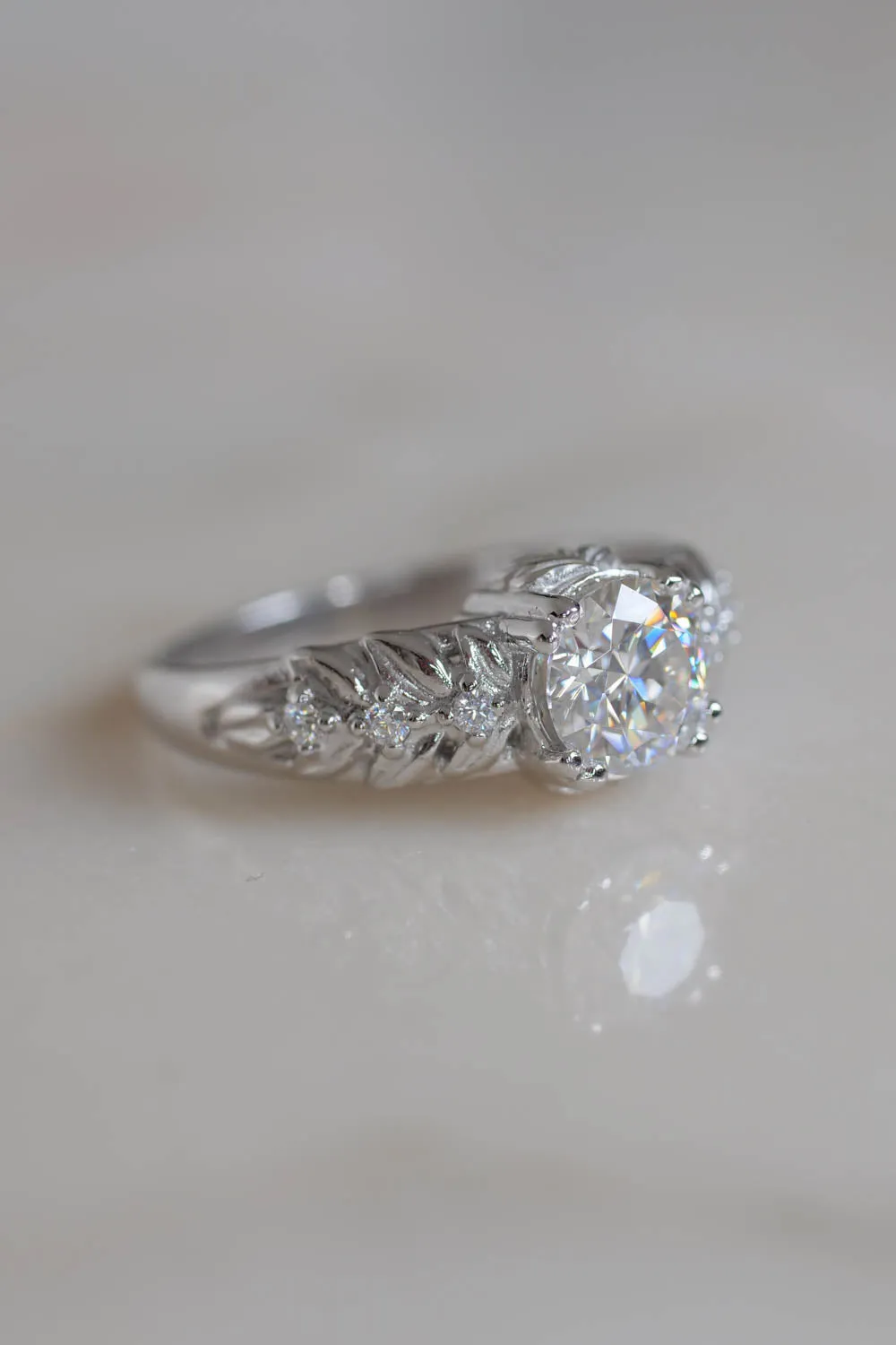 Lab grown diamond engagement ring in white gold / Silvestra