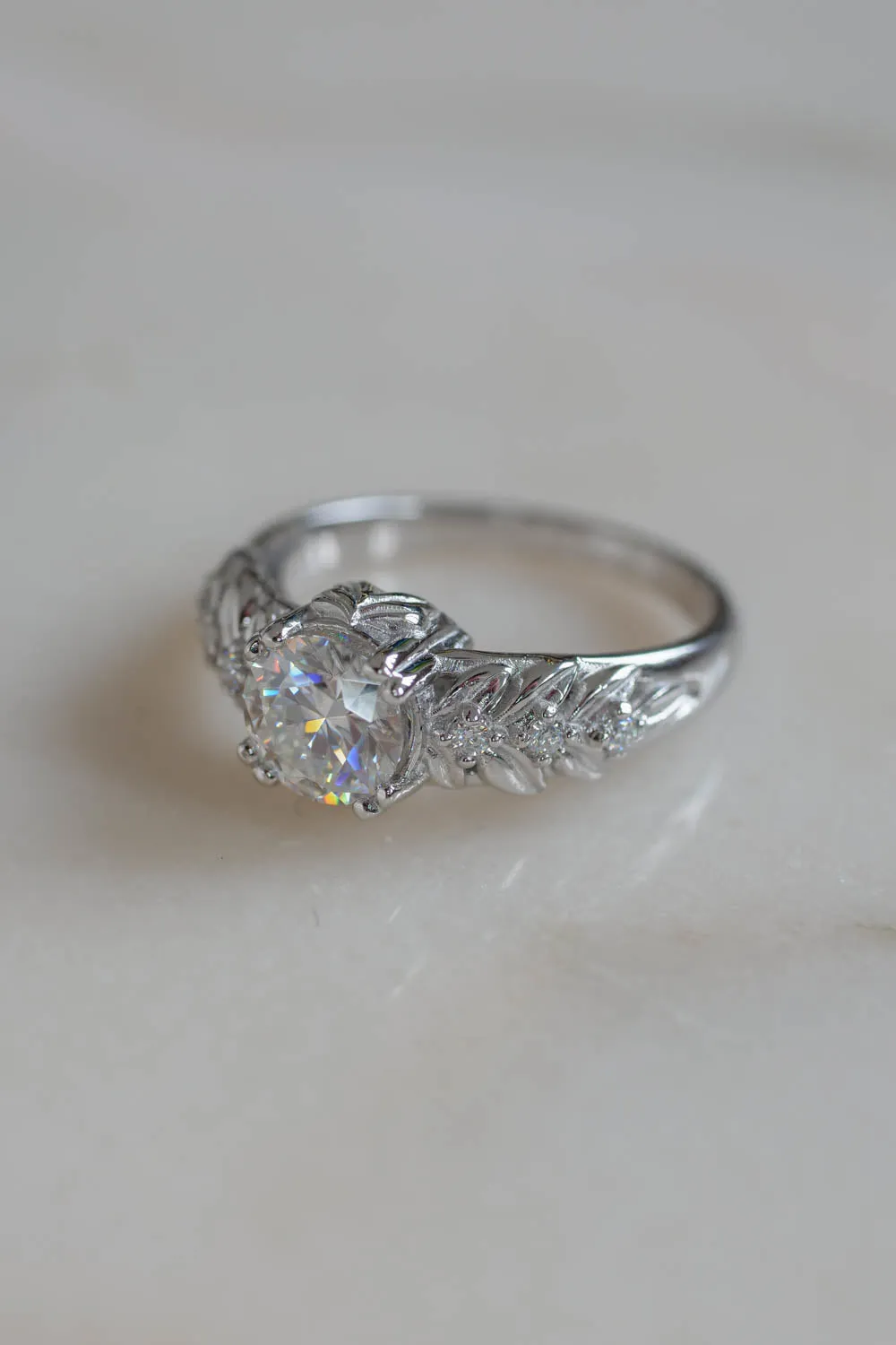 Lab grown diamond engagement ring in white gold / Silvestra