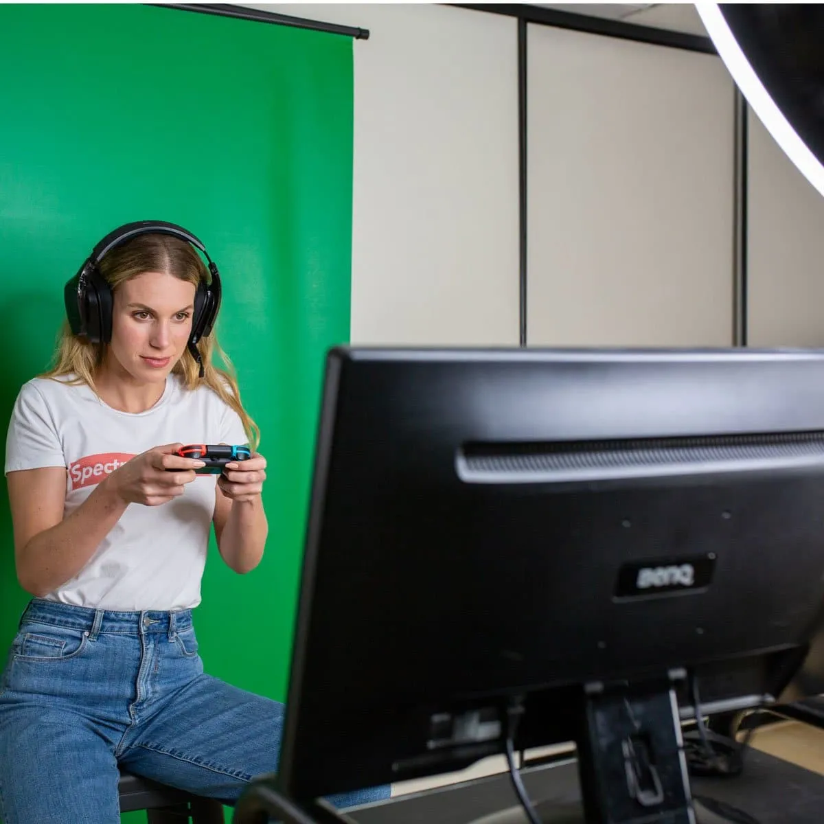 'Live Stream Master' Pull Up Chroma Key Green Screen Backdrop for Video (148cm x 190cm)