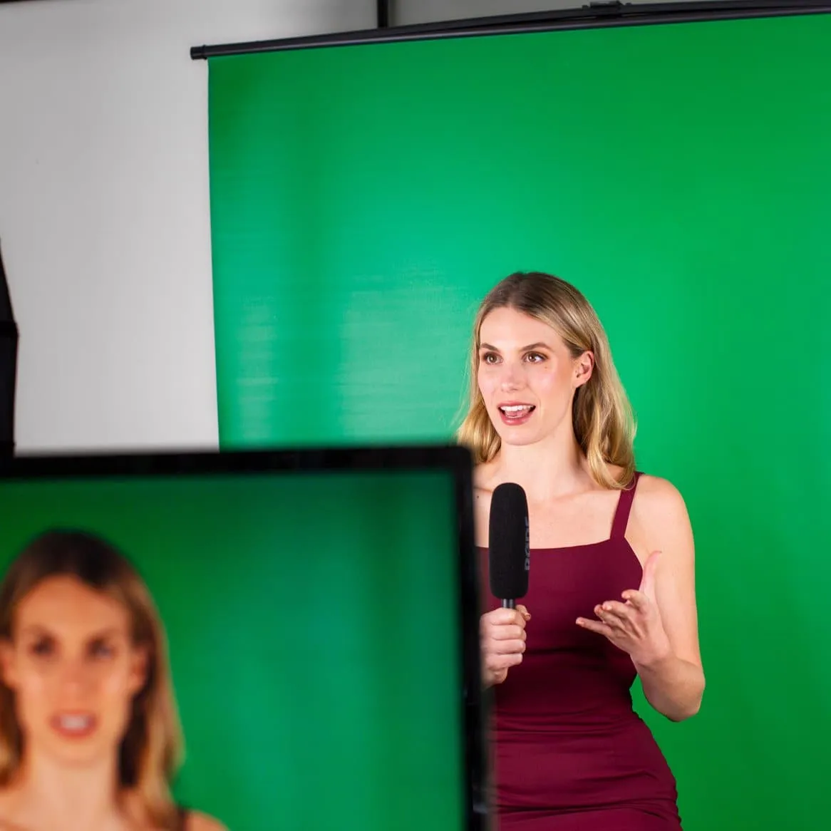 'Live Stream Master' Pull Up Chroma Key Green Screen Backdrop for Video (148cm x 190cm)