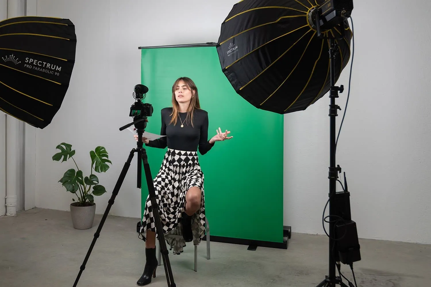 'Live Stream Master' Pull Up Chroma Key Green Screen Backdrop for Video (148cm x 190cm)